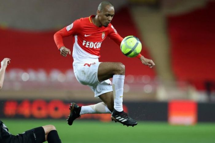 Aksi Fabinho saat membela AS Monaco melawan Metz dalam partai Liga Prancis di Stadion Louis II, Monako, 21 Januari 2018.