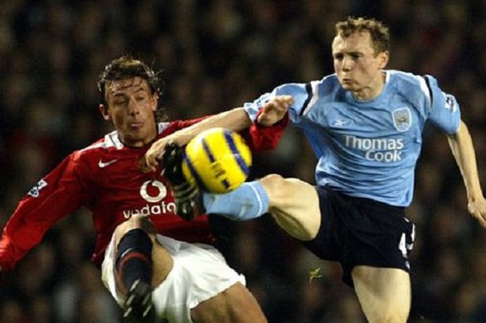 Eks pemain Manchester City, William Robert Flood