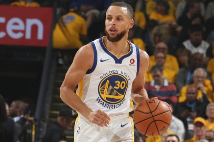 Pebasket NBA, Stephen Curry, mengalami kecelakaan lalu lintas.