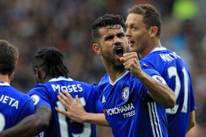  Penyerang Chelsea, Diego Costa (kedua dari kanan), merayakan gol yang dia cetak ke gawang Hull City dalam pertandingan Premier League di Stadion KCOM, Hull, Inggris, 1 Oktober 2016. 