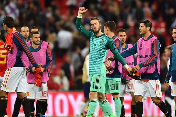 Kiper Spanyol, David De Gea (tengah), merayakan kemenangan timnya atas Inggris dalam laga UEFA Nations League di Stadion Wembley, London, Inggris pada 8 September 2018.