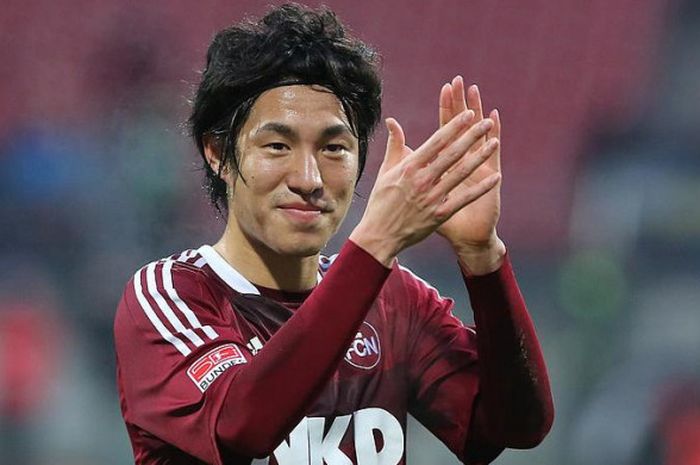 Winger asal Jepang saat masih membela klub Liga Jerman, FC Nurnberg.