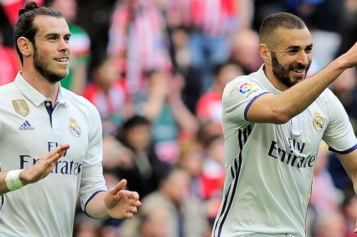  Striker Real Madrid, Karim Benzema (kanan), merayakan gol dengan rekan setimnya, Gareth Bale, seusai mencetak gol ke gawang Athletik Bilbao dalam laga lanjutan Liga Spanyol di Stadion San Mames, Bilbao, Spanyol, pada 18 Maret 2017. 