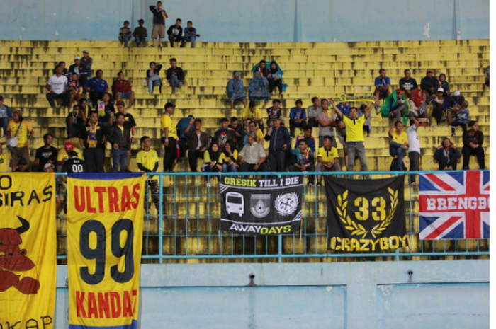 Stadion Kanjuruhan yang sepi penonton saat laga Arema FC melawan Persegres Gresik United, Rabu (25/10/2017)