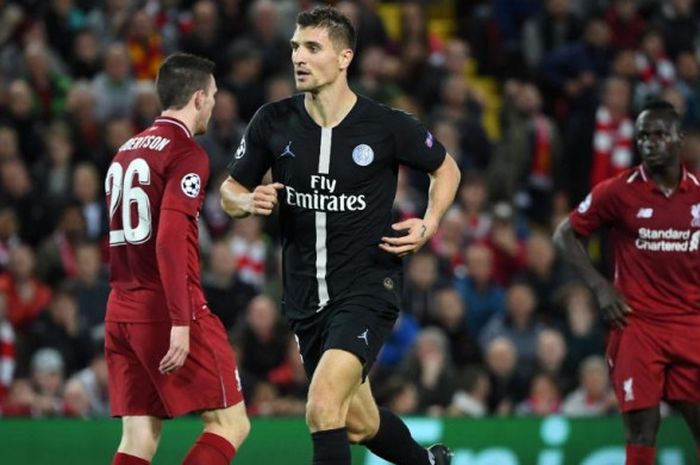 Thomas Meunier merayakan gol PSG ke gawang Liverpool FC dalam partai Liga Champions di Anfield, Live