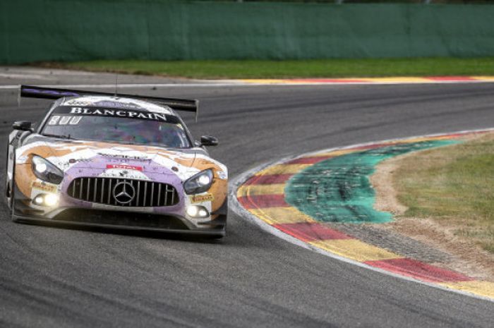 Mobil balap #4 Mercedes-AMG tim Black Falcon yang dikemudikan oleh Yelmer Buurman, Luca Stolz, dan Maro Engel pada balapan 24 Hours of Spa di Sirkuit Spa-Francorchamps, Belgia, Minggu (29/7/2018).