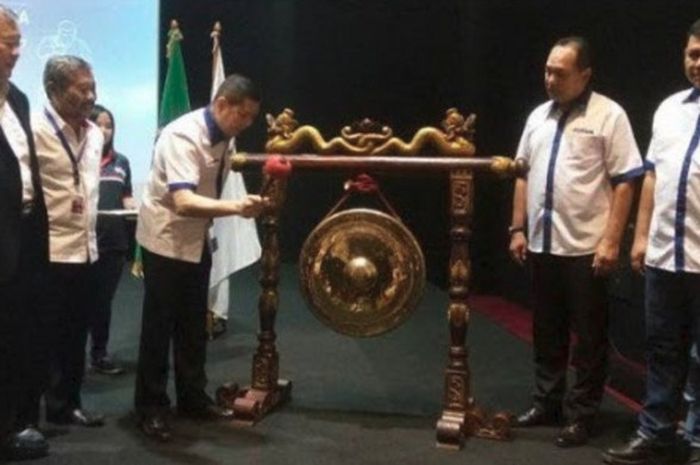 PSSI yang diwakili oleh anggota Komite Eksekutif sekaligus Ketua Komite Futsal, Johar Lin Eng hadir dalam Kongres Tahunan Federasi Futsal Indonesia (FFI) 2017 di MNC Hall, Menteng, Jakarta, Kamis (30/11/2017).