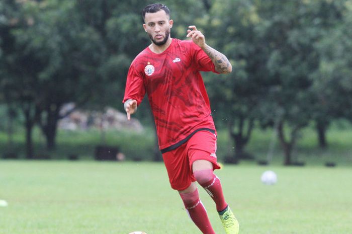 Pemain berpaspor Afganistan-Belanda, menjani seleksi bersama Persija Jakarta, di Lapangan Sutasoma, Halim Perdana Kusuma, Kamis (21/12/2017).