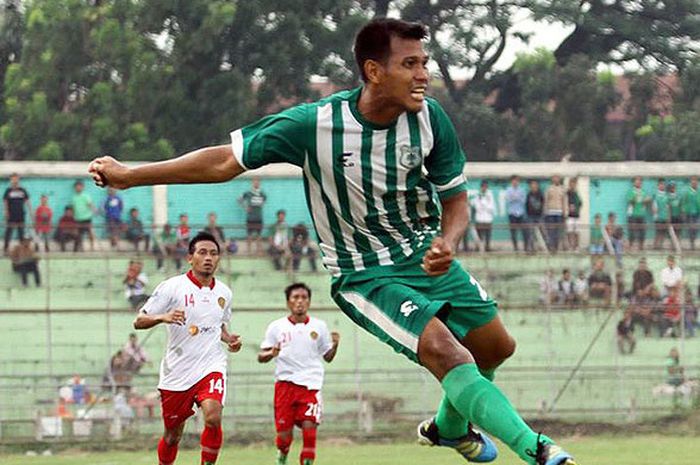 Aksi pemain PSMS Medan, Saktiawan Sinaga.