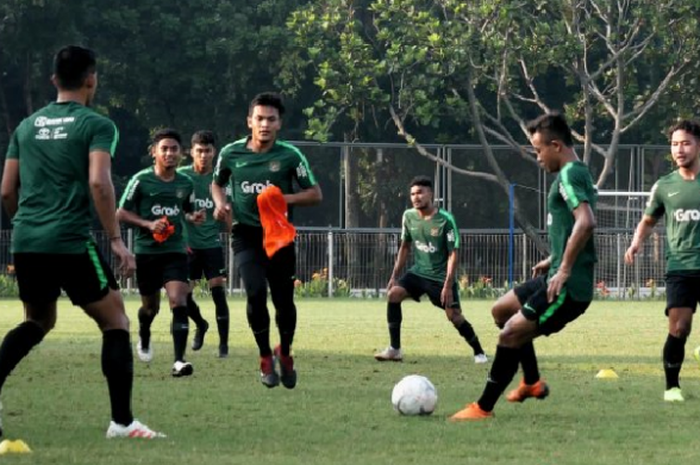 Sesi latihan timnas U-22 Indonesia di Lapangan ABC Kompleks Gelora Bung Karno, Senayan, Jakarta Pusat.