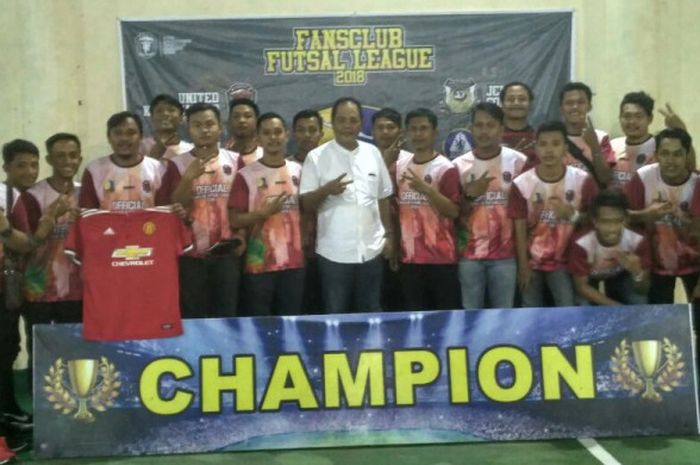 United Karanganyar selaku panitia penyelenggara turnamen FFL bersama Bupati Karanganyar, Drs. Juliyatmono. 