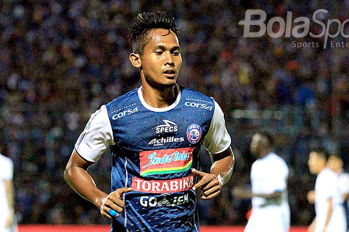 Gelandang Arema FC, hendro Siswanto, saat tampil melawan Persib Bandung dalam laga pekan ke-4 Liga 1