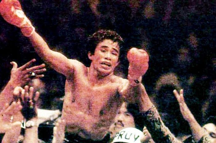 Ellyas Pical, saat merebut gelar juara IBF kelas bantam yunior (atau kelas super terbang) dari petin