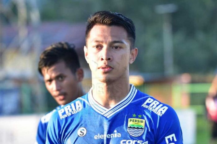 Mantan bek muda Persib Bandung, Muhammad Al Amin Syukur Fisabillah atau akrab dipanggil Sabil baru saja bergabung dengan PSIM Yogyakarta dari klub sebelumnya, Perseru Badak Lampung FC.