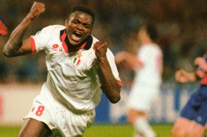 Ekspresi Marcel Desailly usai mencetak gol keempat Milan ke gawang Barcelona di final Liga Champions, 18 Mei 1994.