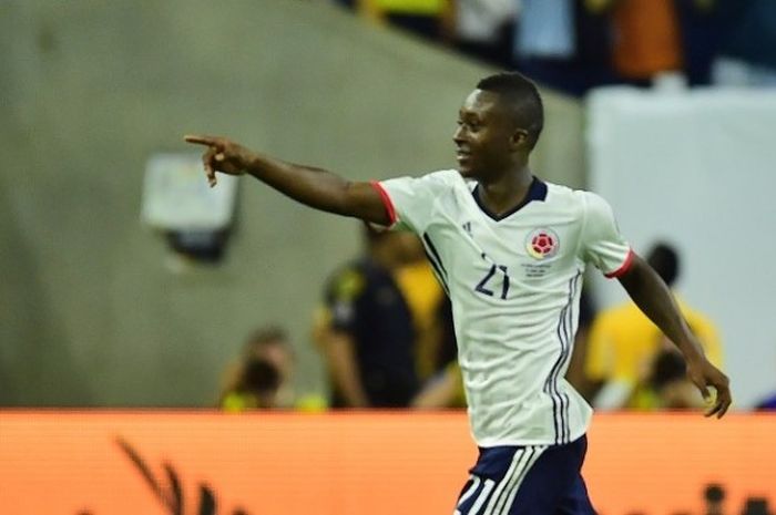 Gelandang Kolombia, Marlos Moreno, merayakan gol ke gawang Kosta Rika pada partai fase grup Copa America di Texas, 11 Juni 2016.