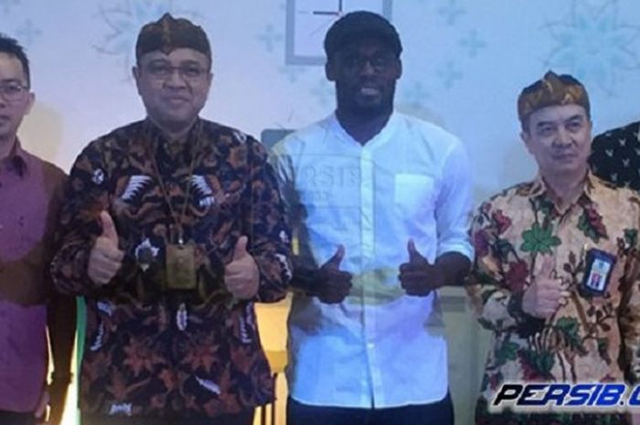 Michael Essien menjadi perwakilan atlet taat pajak