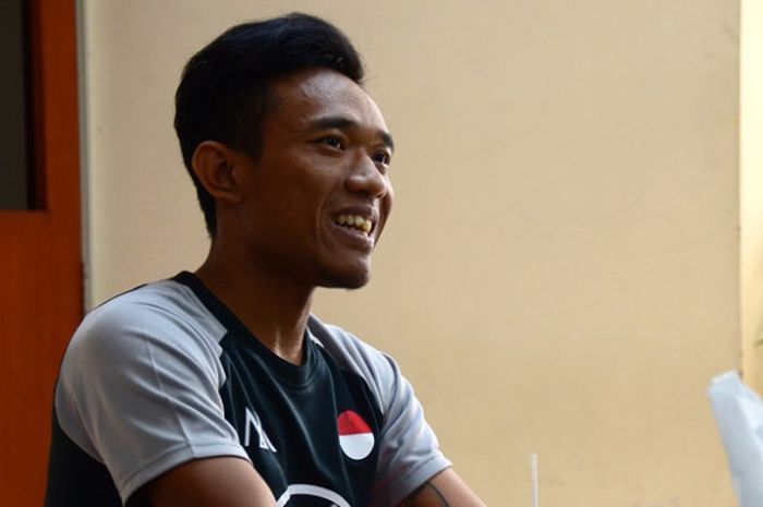 Pebasket kursi roda Indonesia, Gusti Putu Putra Adnyana dalam media visit ke redaksi Tabloid BOLA di Palmerah, Jakarta, Selasa (18/9/2018).