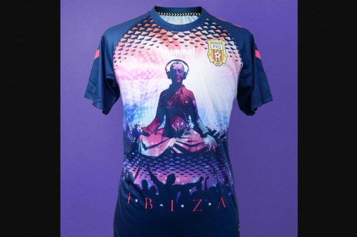 Jersey ketiga klub asal Spanyol, SCR Pena Deportiva.