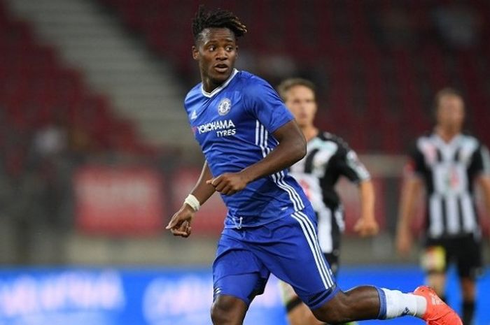 Michy Batshuayi tampil pada laga debutnya bersama Chelsea, melawan Wolfsberger di Woerthersee Stadium, Rabu (20/7/2016) waktu setempat.