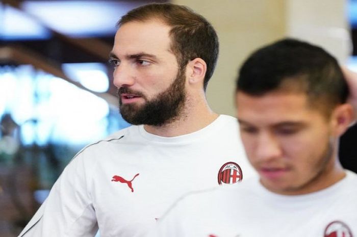  Pemain depan AC Milan, Gonzalo Higuain, tengah bersiap-siap jelang laga pekan ke-11 Liga Italia menghadapi Udinese pada 4 November 2018, di Dacia Arena, Udine. 