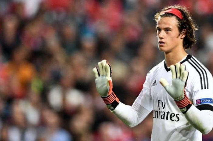 Reaksi kiper Benfica, Mile Svilar, dalam laga Grup A Liga Champions kontra Manchester United di Stadion Da Luz, Lisabon, Portugal, pada 18 Oktober 2017.