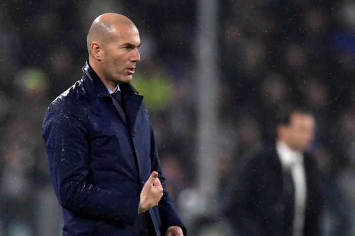      Ekspresi pelatih Real Madrid, Zinedine Zidane, dalam laga leg pertama perempat final Liga Champions kontra Juventus di Stadion Allianz, Turin, Italia pada 3 April 2018.     