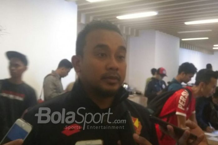 Pelatih Selangor FA, Nazliazmi Nasir saat menjawab pertanyaan wartawan di Hotel Santika, Bekasi, Rabu (5/9/2018).