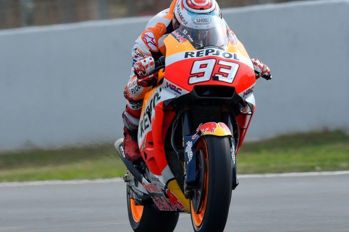 Pebalap Repsol Honda, Marc Marquez, saat menghadapi latihan bebas MotoGP Catalunya di Sirkuit Catalunya, Barcelona, Spanyol, Jumat (15/6/2018).