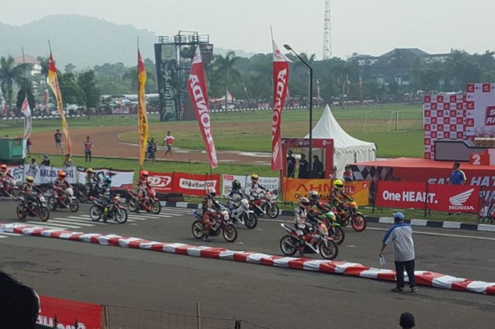 Honda Dream Cup 2018 seri pertama yang digelar di Sirkuit Brigif 15 kujang Cimahi, Jawa Barat pada 22 April 2018.