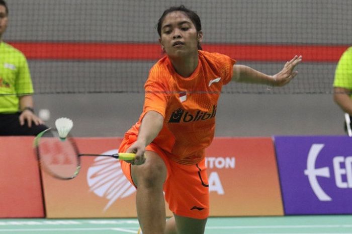 Pebulu tangkis tunggal putri Indonesia, Gregoria Mariska, saat bertanding melawan wakil Malaysia, Goh Jin Wei, pada partai kesatu babak semifinal Kejuaraan Asia Junior 2017 di Jaya Raya Sports Hall Training Center, Jakarta, Senin (24/7/2017).