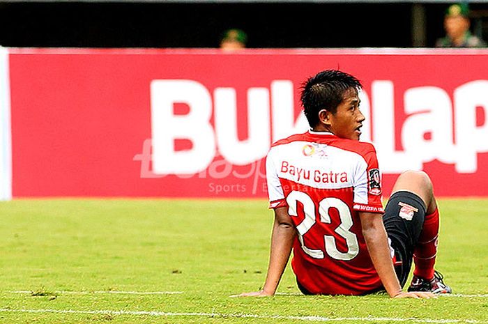 Ekspresi gelandang Madura United, Bayu Gatra, dalam laga pekan kedua Piala Presiden 2018 Grup C melawan PS Tira Bantul di Stadion Gelora Bung Tomo Surabaya, Jawa Timur, Selasa (23/01/2018) sore.