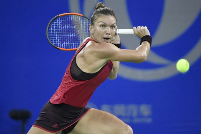 Petenis Rumania, Simona Halep, saat bertanding melawan Daria Kasatkina (Rusia) pada babak kedua turnamen Wuhan Terbuka di China, Selasa (26/9/2017).