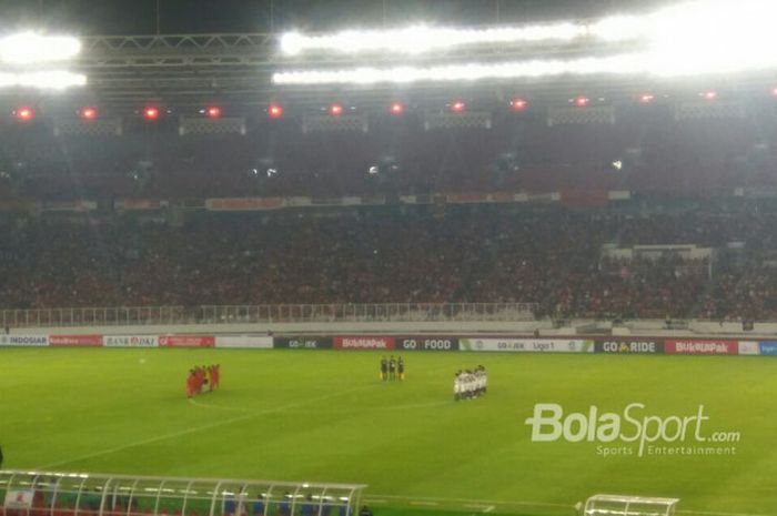 Suasana sebelum kick-off laga Persija Jakarta Vs Madura United di Stadion Utama Gelora Bung Karno, Sabtu (12/5/2018).