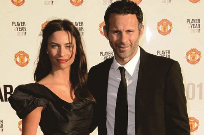 Stacey Cooke (kiri) dan Ryan Giggs (kanan)