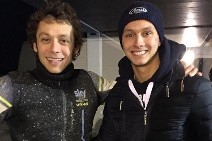 Valentino Rossi dan Michael van der Mark.