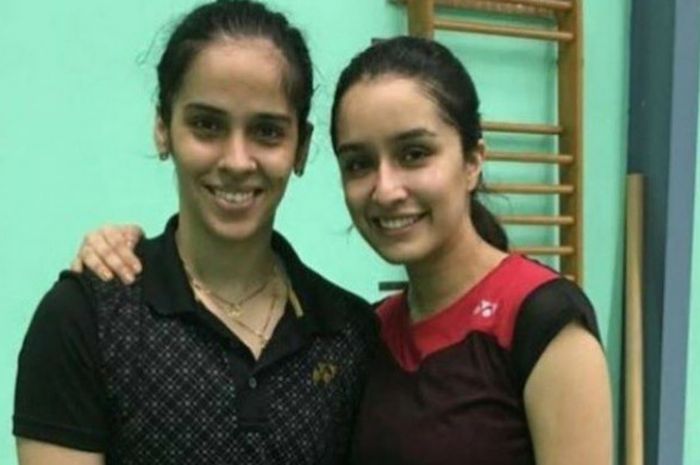 Saina Nehwal (kiri) dan Shraddha Kapoor (kanan). 