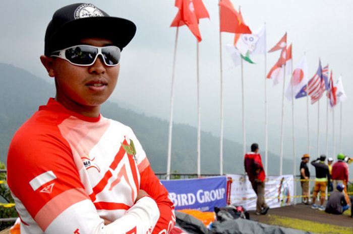 Roni Pratama, anggota Pelatnas Paralayang untuk Asian Games 2018, merebut perunggu Piala Asia II Lintas Alam Paralayang 2017, di Gunung Mas, Puncak, Jawa Barat, 11-14 Agustus 2017.