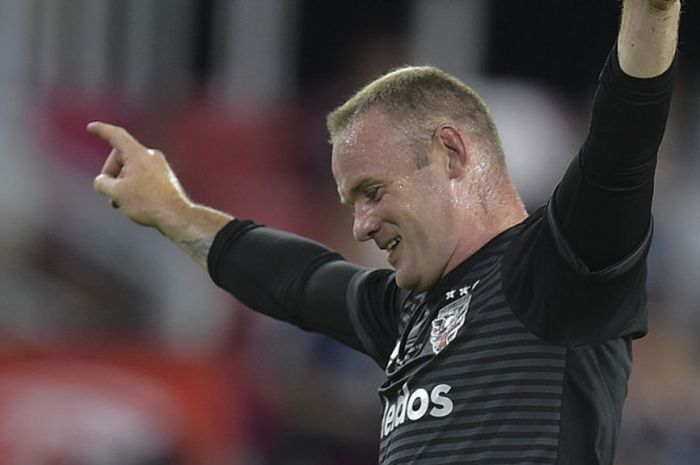 Striker DC United, Wayne Rooney, saat merayakan salah satu gol timnya menghadapi Vancouver Whitecaps FC dalam laga Major League Soccer 2018 di Stadion Audi Field , Washington DC, Amerika Serikat, pada  14 Juli 2018. 