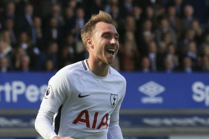 Selebrasi pemain Tottenham Hotspur, Christian Eriksen, pada laga kontra Everton di Stadion Goodison Park, Sabtu (9/9/2017).