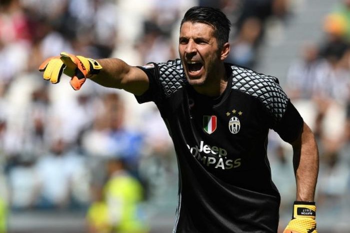 Reaksi kiper Juventus, Gianluigi Buffon, dalam laga Serie A kontra Crotone di Juventus Stadium, Turin, Italia, pada 21 Mei 2017.