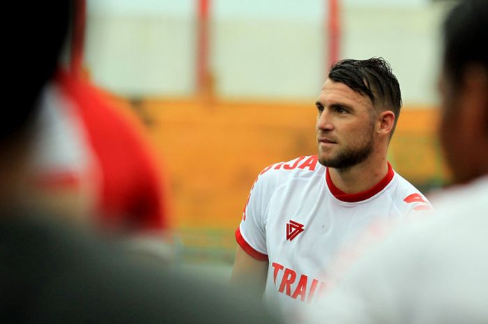 Striker Persija asal Kroasia, Marko Simic, saat mengikuti latihan menjelang laga kontra Madura United pada Suramadu Super Cup 2018 di Stadion Gelora Bangkalan, Madura, Minggu (7/1/2018) sore WIB.