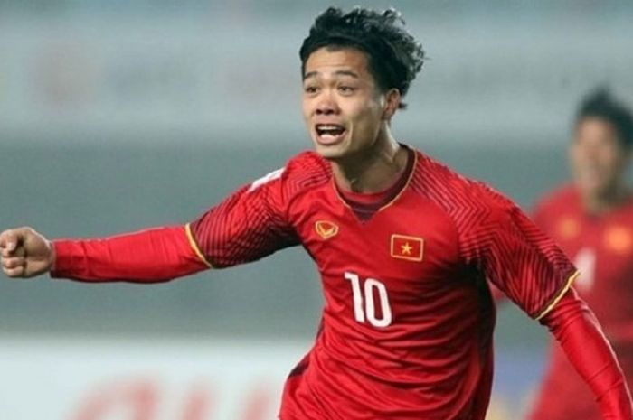  Striker timnas Vietnam, Nguyen Cong Phuong merayakan golnya dalam pertandingan persahabatan.