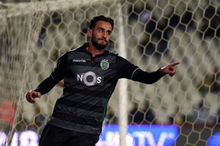 Alberto Aquilani merayakan golnya untuk Sporting CP dalam duel Liga Portugal kontra Vitoria FC di Stadion Bonfim, Setubal, 6 Januari 2016.