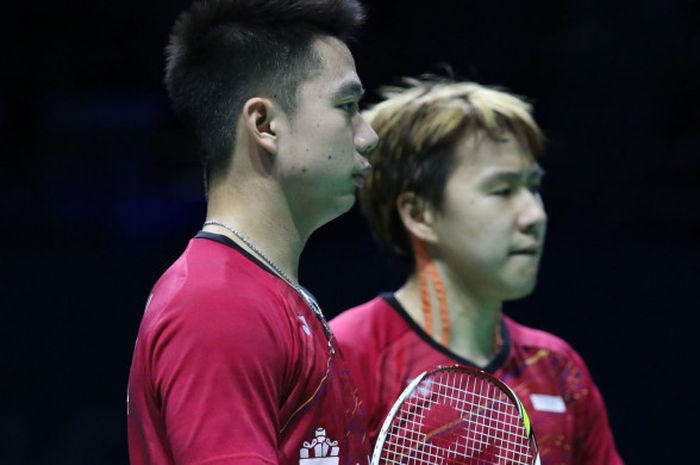 Marcus Fernaldi Gideon (kanan) dan Kevin Sanjaya (kiri) kalah dari wakil Jepang, Takeshi Kamura/Keigo Sonoda, pada turnamen BWF Superseries Finals 2017 di Dubai, Abu Dhabi.