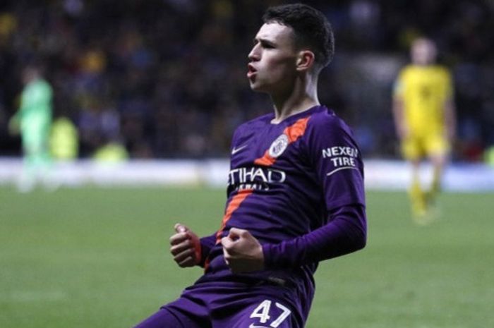 Pemain muda Manchester City, Phil Foden, berselebrasi usai membobol gawang Oxford City pada ajang Piala Liga Inggris atau Carabao Cup yang berlangsung di Stadion Kassam, Oxford, Inggris, pada 25 September 2018.