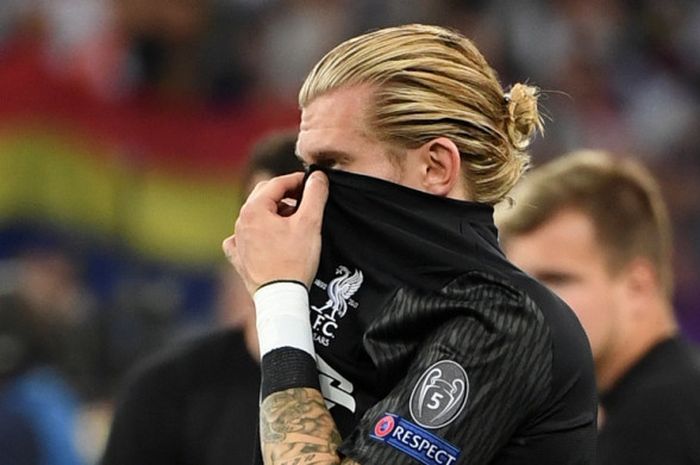 Ekspresi kiper Liverpool FC, Loris Karius, seusai laga final Liga Champions kontra Real Madrid di Stadion NSC Olimpiyskiy, Kiev, Ukraina pada 26 Mei 2018.