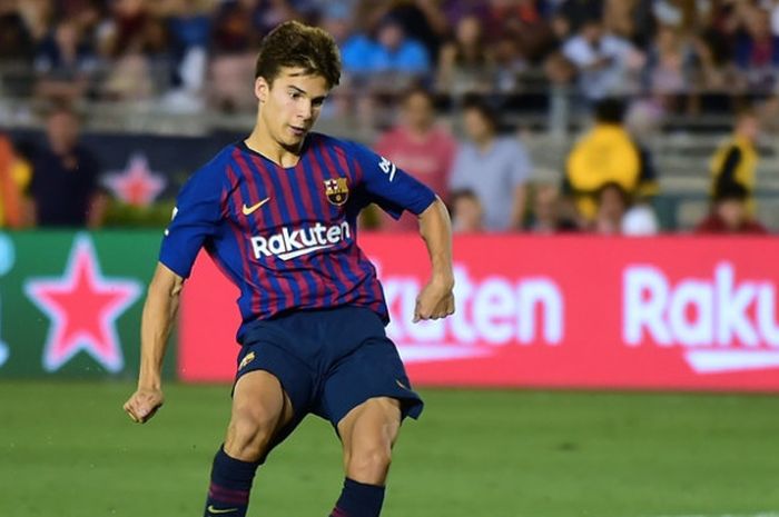 Pemain Barcelona, Riqui Puig, dalam ajang ICC kontra Tottenham Hotspur di Pasadena, 2 Juli 2018