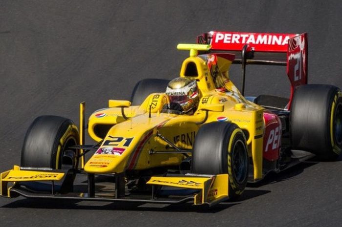 Pebalap Pertamina Arden asal Indonesia, memacu mobil saat menjalani latihan kedua (sprint race) Formula 2 Hungaria di Hungaroring, Minggu (30/7/2017).