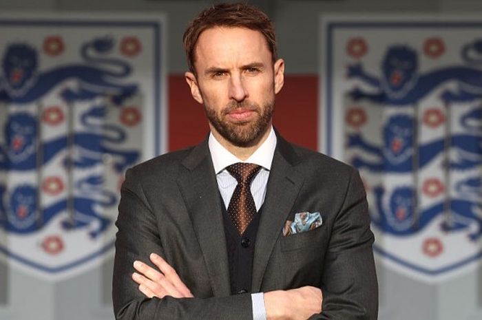 Pelatih tim nasional Inggris, Gareth Southgate, berpose di depan pintu lorong keluar masuk pemain di Stadion Wembley, London, Inggris, saat resmi menjadi pelatih baru Inggris pada 1 Desember 2016.